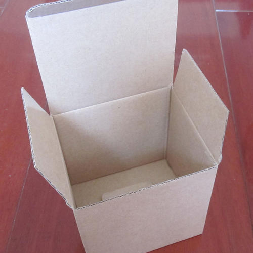 白卡瓦楞纸箱